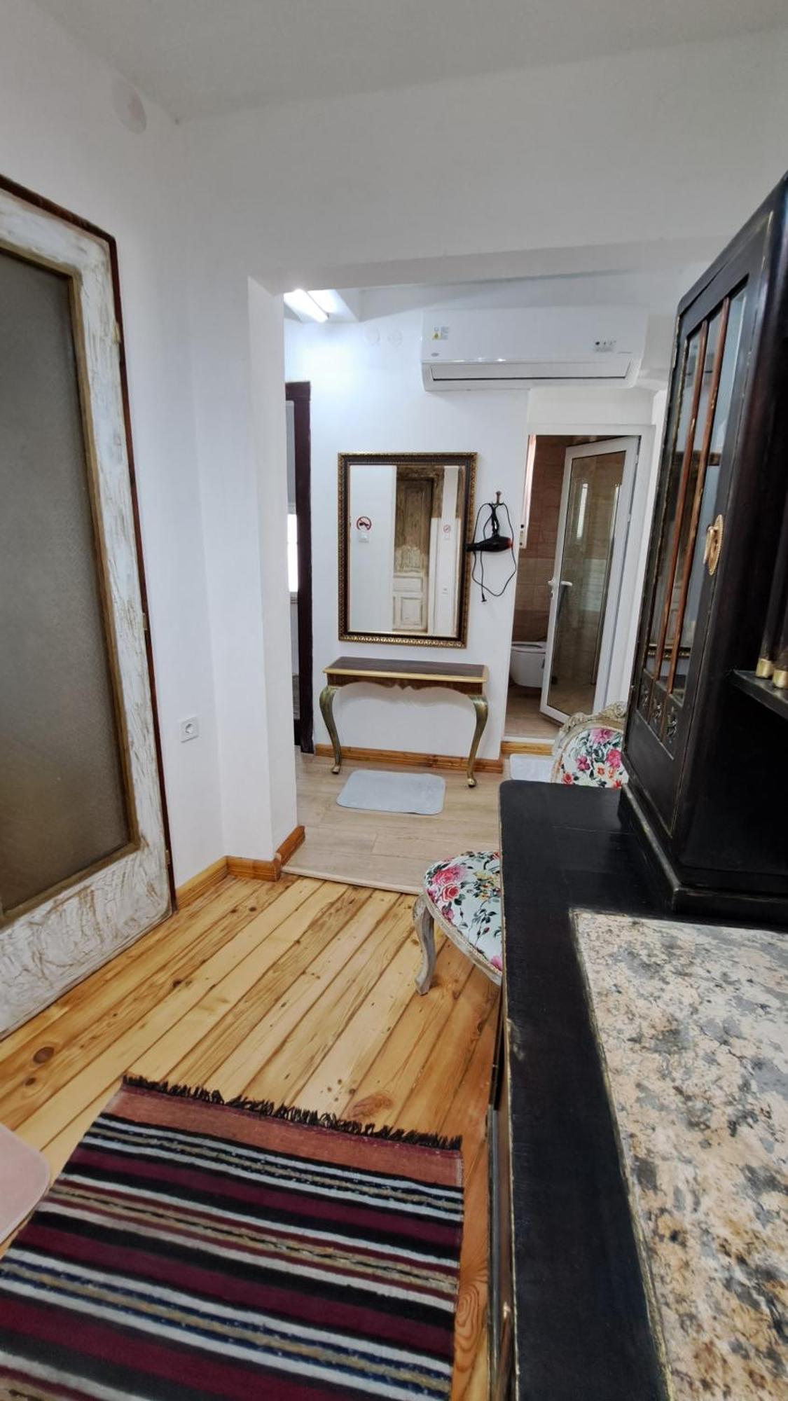 Modern & Old Apartment Sofia Bagian luar foto